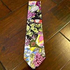 Vineyard-theme silk tie
